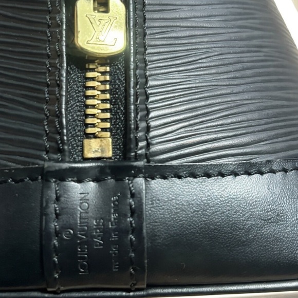 2002’ Vintage Black Epi Louis Vuitton Alma PM - Picture 8 of 14